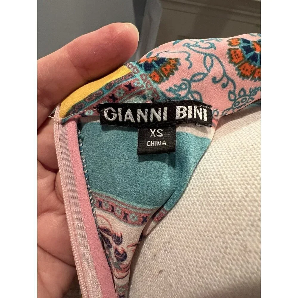 Super Cute and Lightweight Gianni Bini High Neck Colorful Sleeveless Top XS